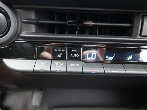 Used 2023 Toyota Crown AWD/4WD image 27
