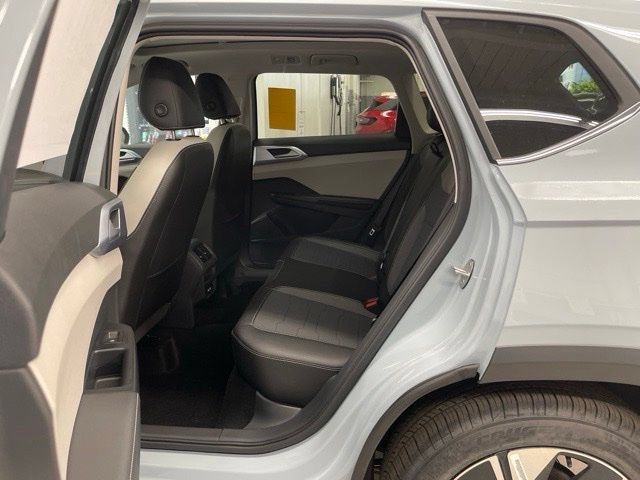 New 2027 Volkswagen Taos SE AWD/4WD image 8