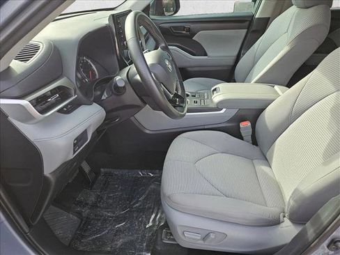 Used 2020 Toyota Highlander LE image 15