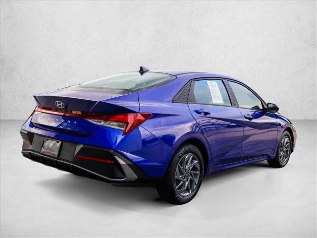 Used 2024 Hyundai Elantra SEL FWD image 5