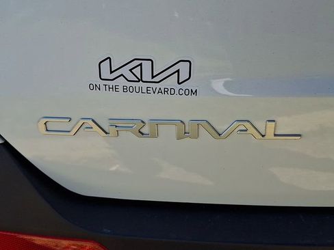 Used 2025 Kia Carnival SX FWD image 32