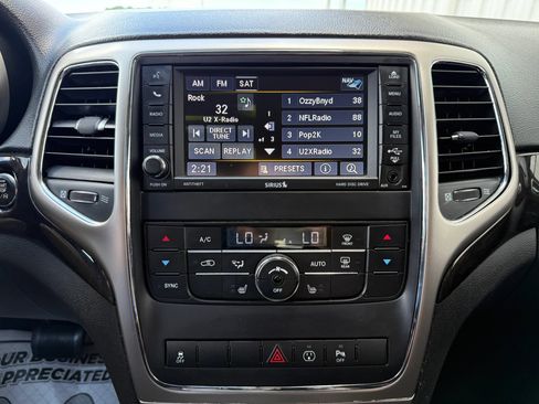Used 2013 Jeep Grand Cherokee Laredo AWD/4WD image 23