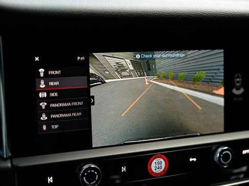 Certified 2026 Porsche Macan image 42