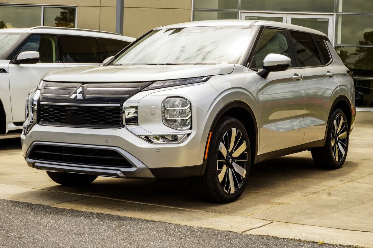 Used 2025 Mitsubishi Outlander SE AWD/4WD image 8