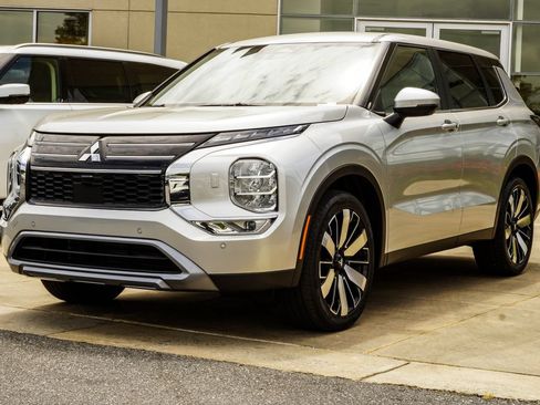 Used 2025 Mitsubishi Outlander SE AWD/4WD image 8