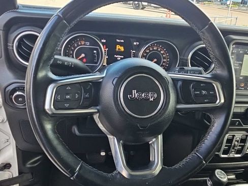 Used 2018 Jeep Wrangler Unlimited Sahara AWD/4WD image 13