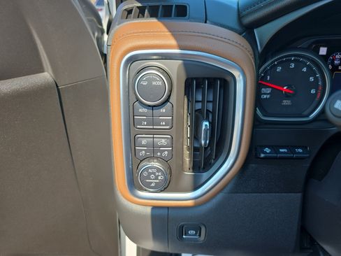 Used 2020 Chevrolet Silverado 1500 High Country w/ Technology Package AWD/4WD image 24