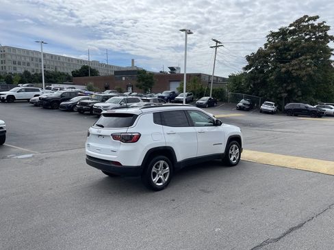 Used 2024 Jeep Compass Latitude AWD/4WD image 8