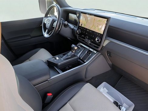 Used 2024 Lexus GX 550 image 33