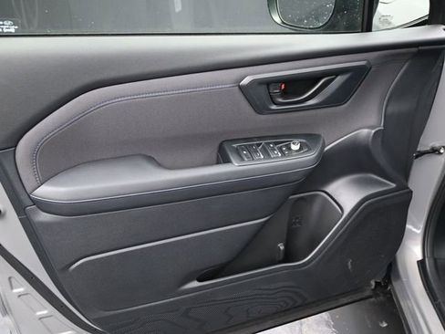 Used 2025 Subaru Forester Premium image 8