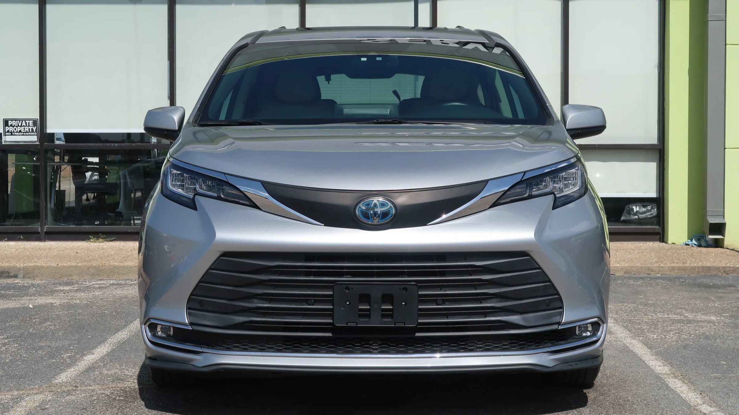 Used 2021 Toyota Sienna XLE FWD image 2