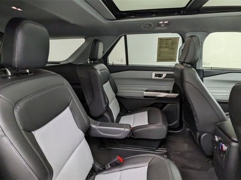 Certified 2022 Ford Explorer XLT w/ Equipment Group 202A image 38
