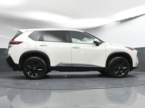 Certified 2023 Nissan Rogue SV image 25