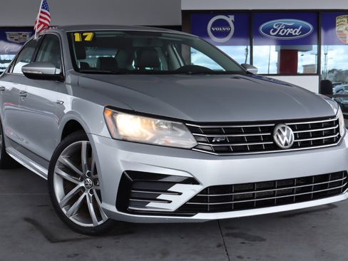 Used 2017 Volkswagen Passat 1.8T R-Line image 2