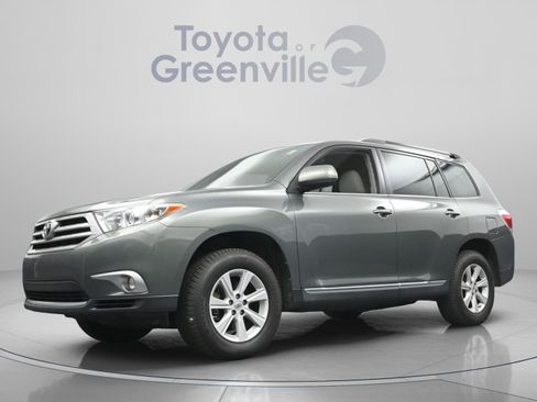 Used 2013 Toyota Highlander Plus FWD image 1