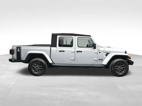 Used 2024 Jeep Gladiator Sport AWD/4WD image 6