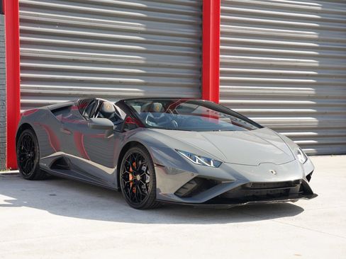 Used 2021 Lamborghini Huracan EVO RWD image 3