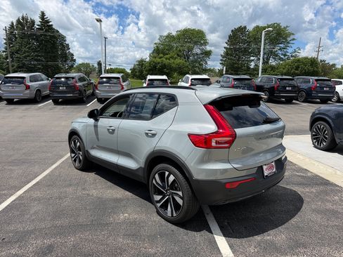 Used 2024 Volvo XC40 B5 Plus w/ Climate Package AWD/4WD image 5