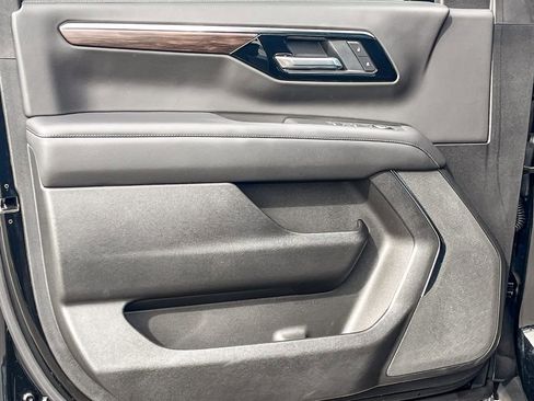 Used 2026 Chevrolet Suburban LS image 20