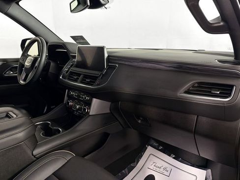 Used 2024 GMC Yukon SLT w/ SLT Luxury Package image 34