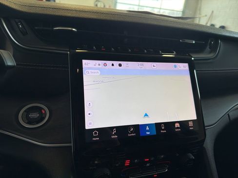 Used 2023 Jeep Grand Cherokee Limited w/ Luxury Tech Group II image 38