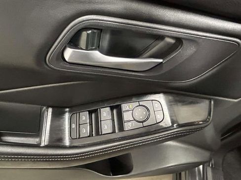 Used 2024 Nissan Rogue SV image 13