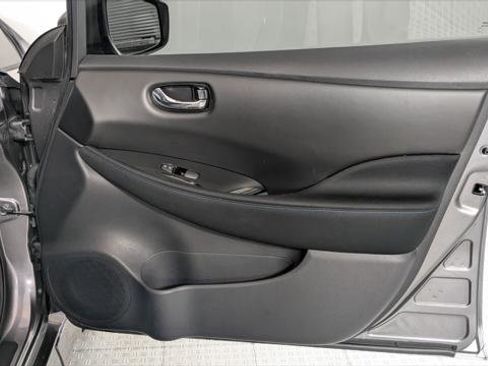 Used 2020 Nissan Leaf SV w/ SV Technology Package image 22