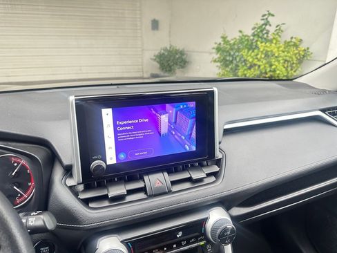 Used 2025 Toyota RAV4 XLE image 21