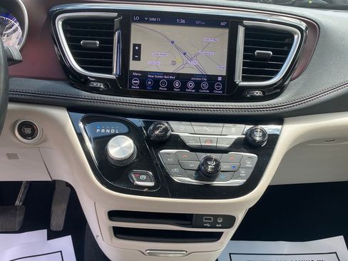 Used 2020 Chrysler Pacifica Limited FWD image 26
