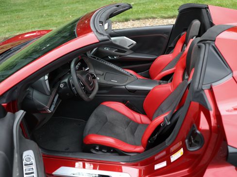 Used 2021 Chevrolet Corvette Stingray Premium Conv w/ Z51 Performance Package RWD image 4
