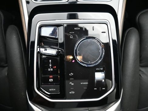 Used 2023 BMW i7 xDrive60 w/ Executive Package 2 image 18