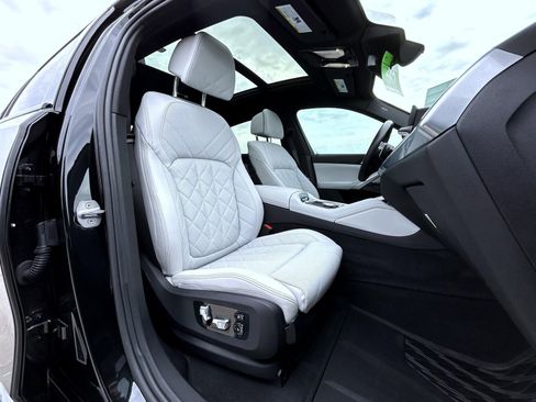 Used 2024 BMW X6 xDrive40i w/ Premium Package image 15
