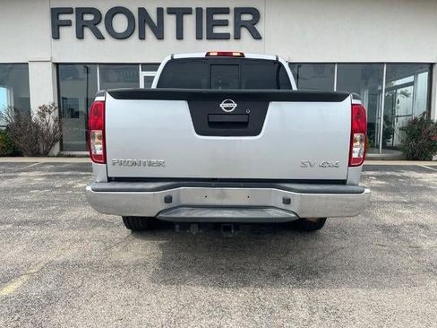 Used 2016 Nissan Frontier SV AWD/4WD image 3