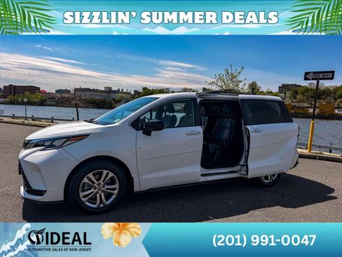Used 2022 Toyota Sienna XSE w/ XSE Plus Package AWD/4WD image 13