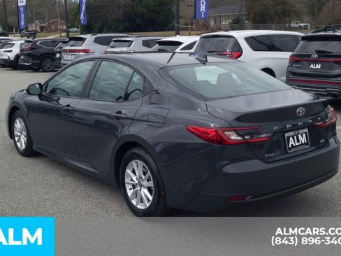 Used 2025 Toyota Camry LE image 9