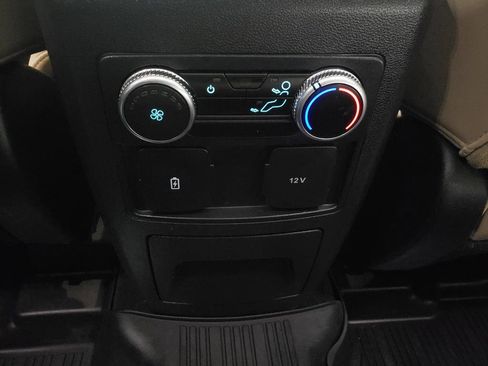 Used 2022 Ford Explorer XLT w/ Equipment Group 202A image 13