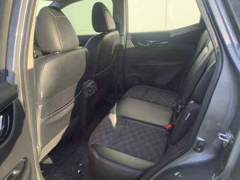 Used 2022 Nissan Rogue Sport SV w/ Technology Package image 12