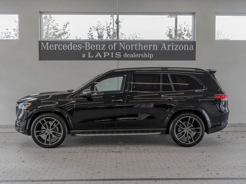 Used 2023 Mercedes-Benz GLS 580 4MATIC image 2