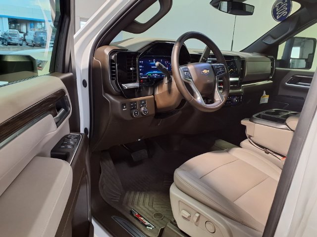 Used 2025 Chevrolet Silverado 2500 LT AWD/4WD image 8