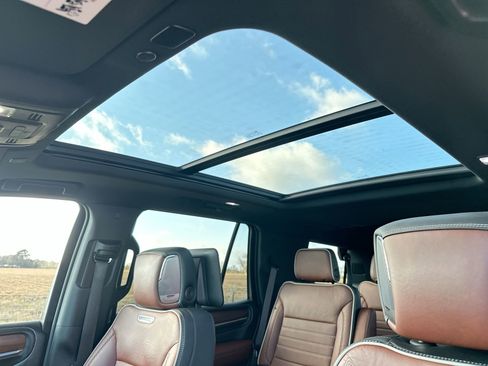 Used 2023 GMC Yukon Denali Ultimate image 22