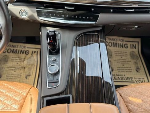 Used 2022 Cadillac Escalade ESV Premium Luxury image 31