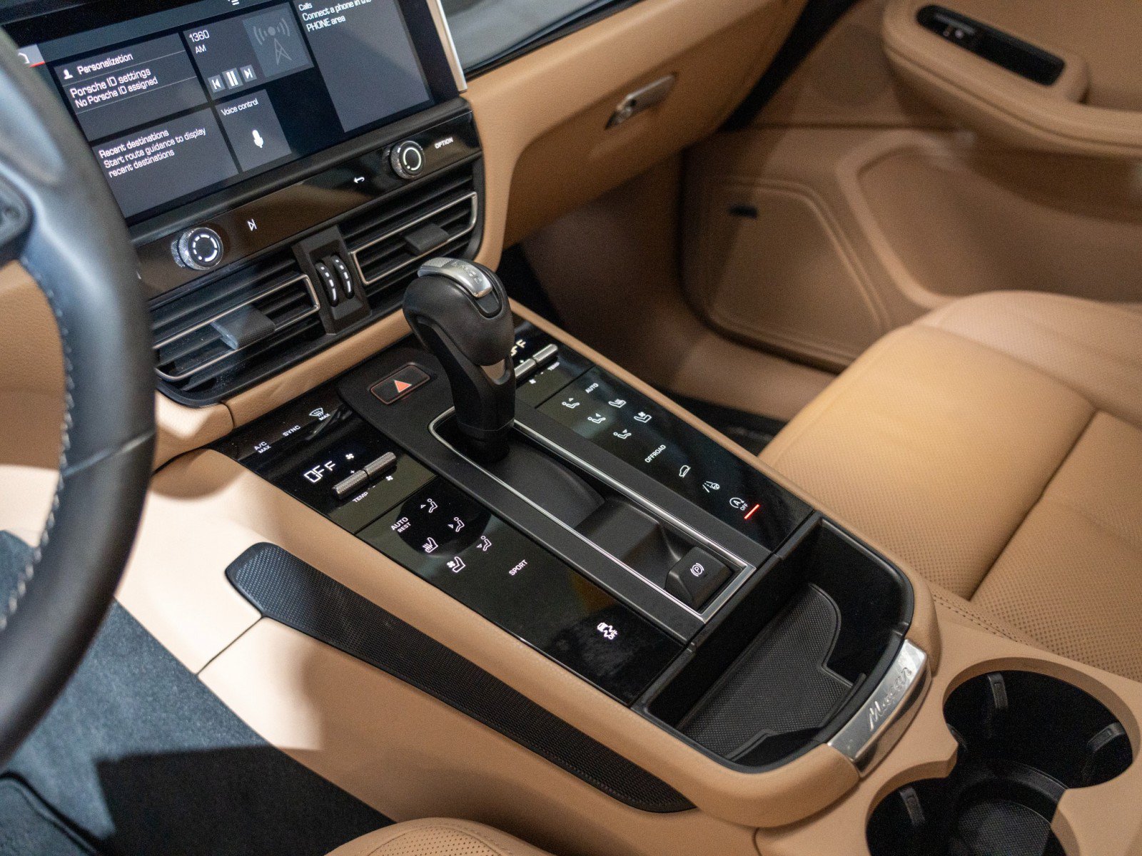 Certified 2023 Porsche Macan AWD/4WD image 22