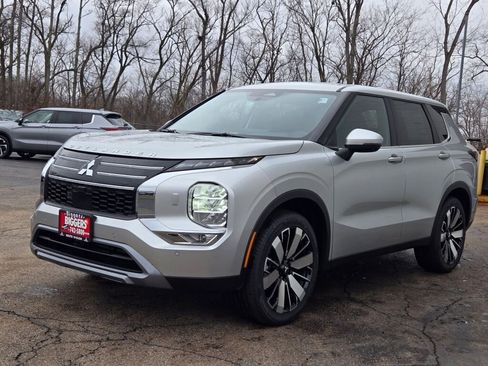 New 2026 Mitsubishi Outlander SE image 3