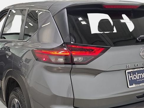 Used 2025 Nissan Rogue SV AWD/4WD image 33