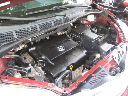 Used 2011 Toyota Sienna Limited image 15