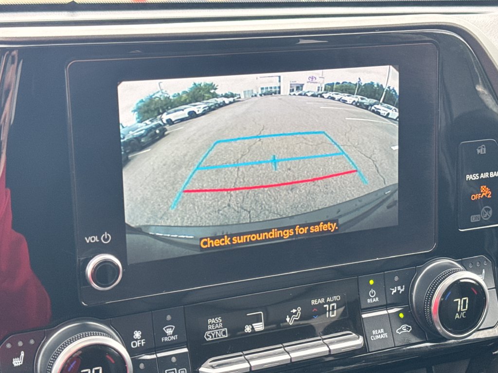 Used 2024 Toyota Highlander XLE AWD/4WD image 24