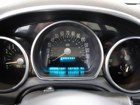 Used 2004 Chevrolet SSR w/ Preferred Equipment Group RWD image 18