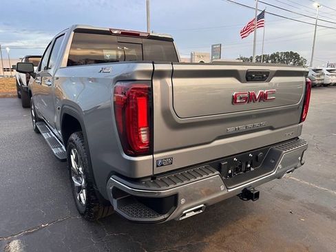 New 2026 GMC Sierra 1500 SLT image 8