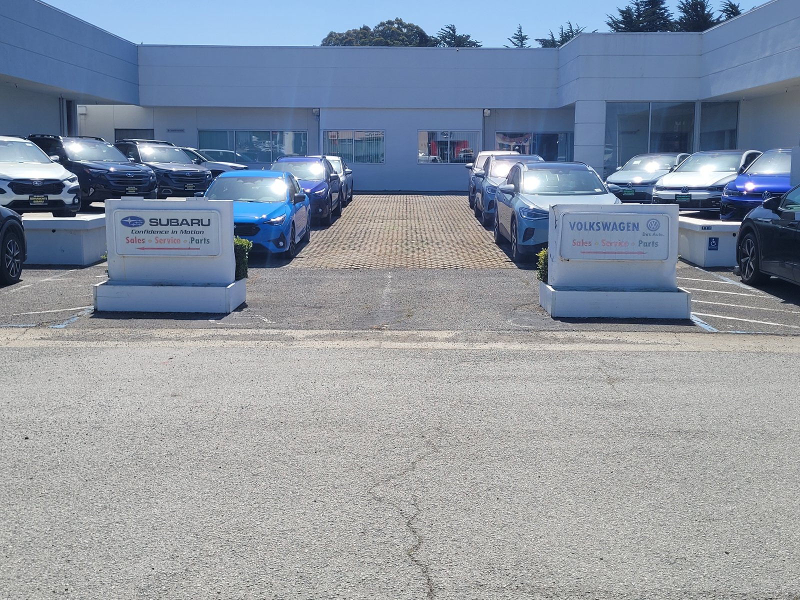 Certified 2022 Kia Seltos SX w/ Sunroof Package AWD/4WD image 30