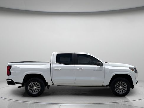 Used 2024 Chevrolet Colorado LT w/ LT Convenience Package RWD image 2